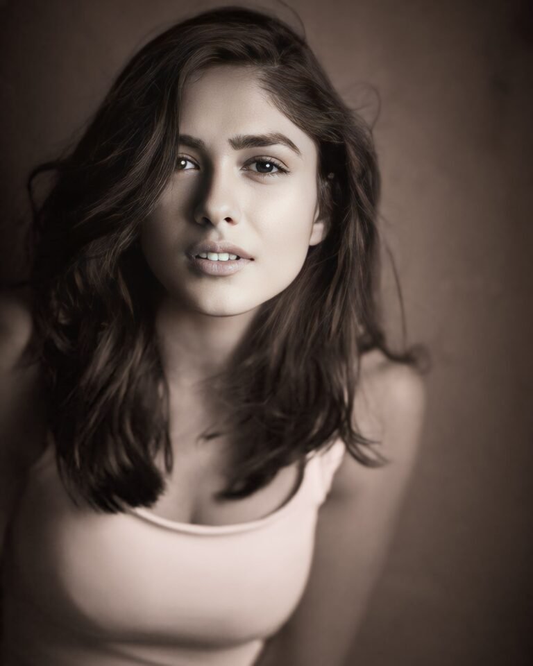 mrunal thakur Black and white wallpaper