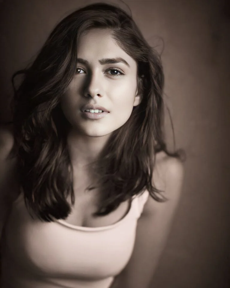 mrunal thakur Black and white wallpaper