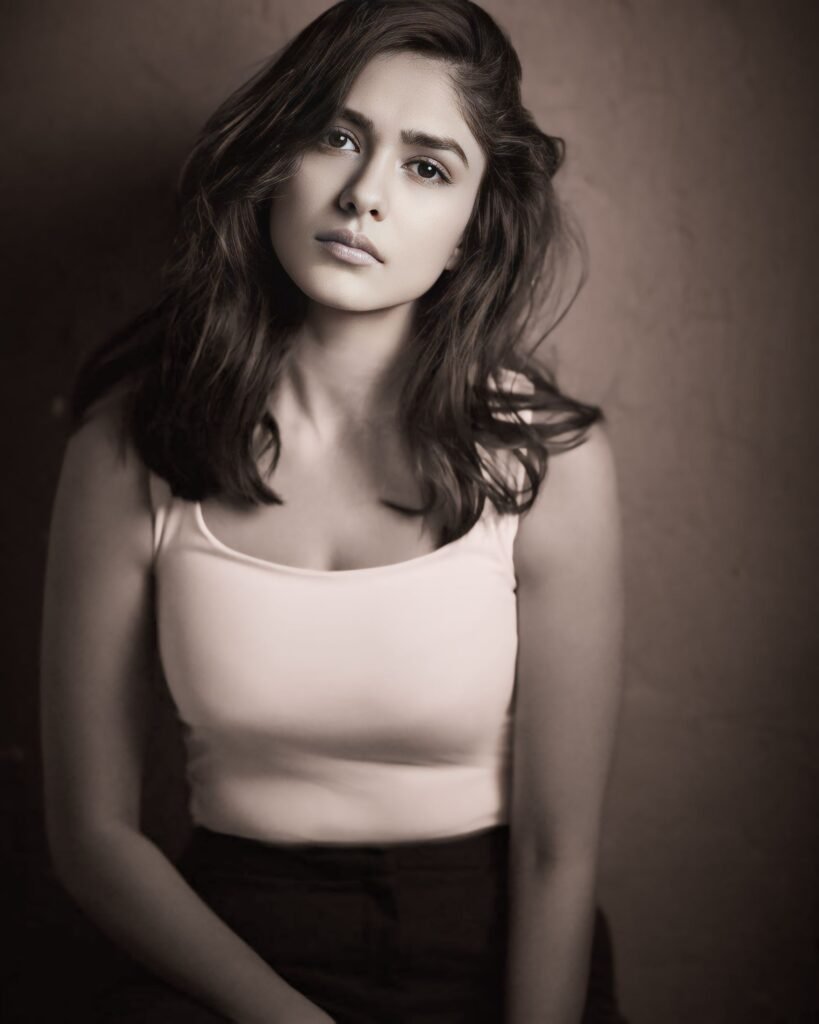 Mrunal Thakur images hd