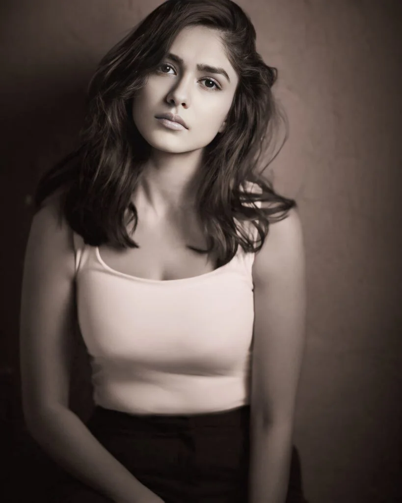 Mrunal Thakur images hd