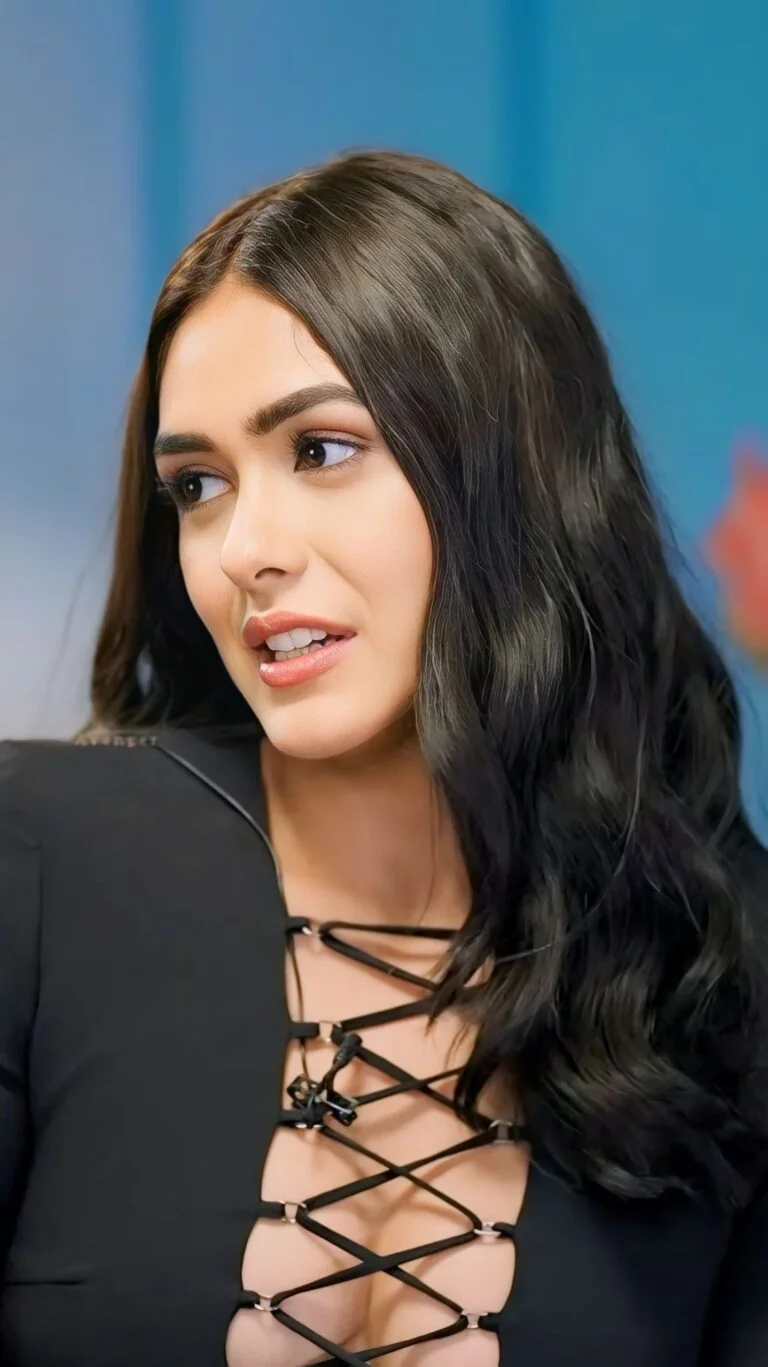 cute Mrunal thakur black suit photo