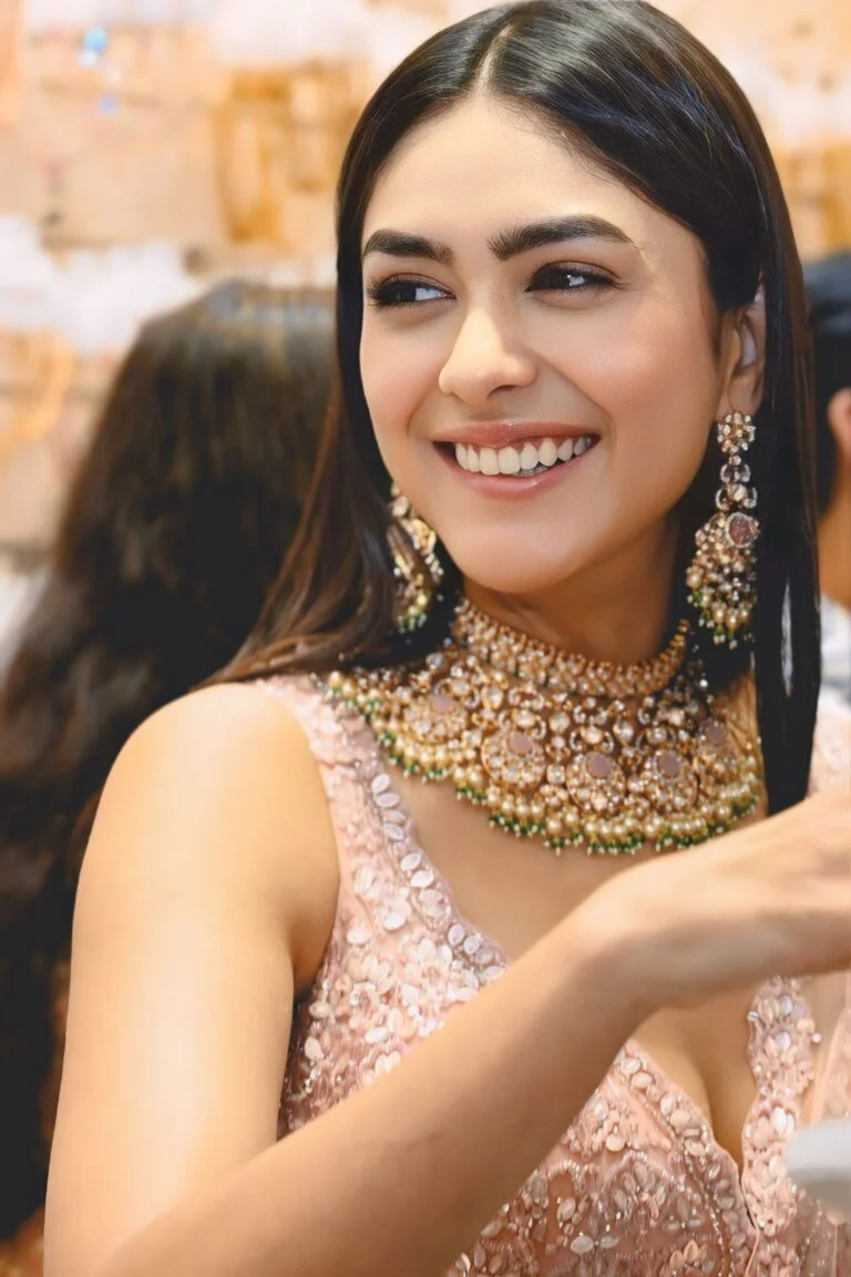 Mrunal Thakur Hot photos 2