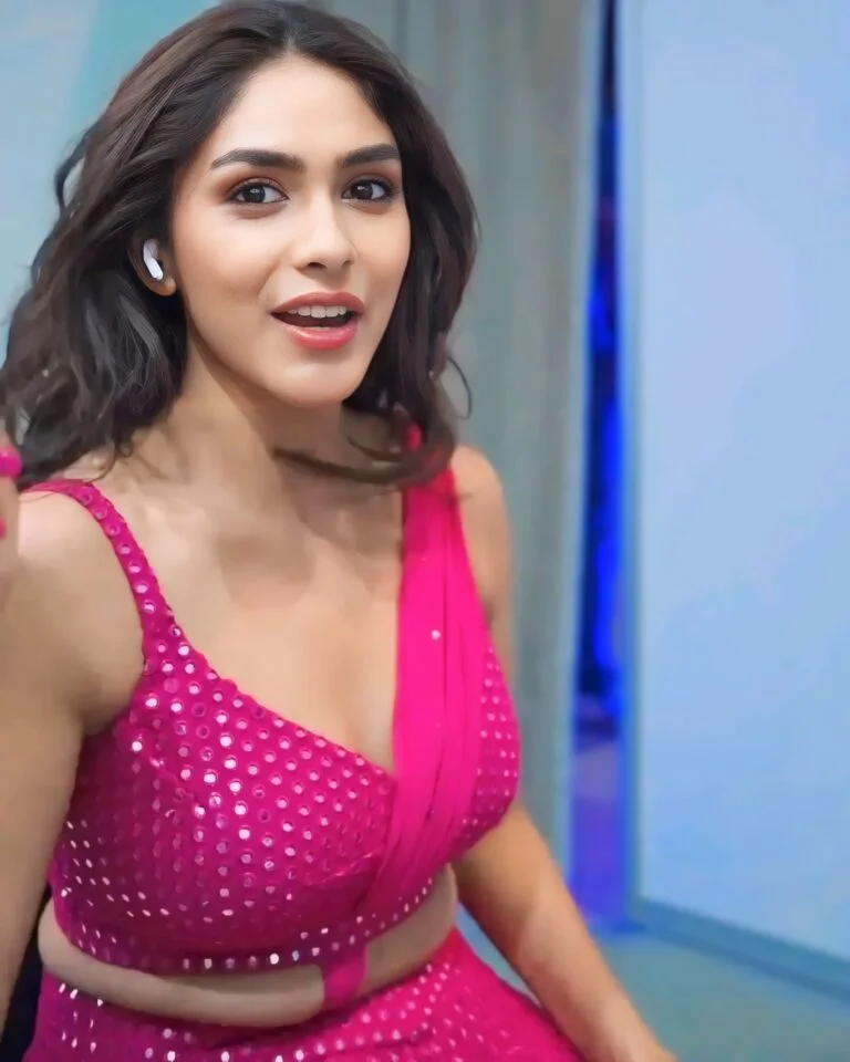 mrunal thakur images sitaramam