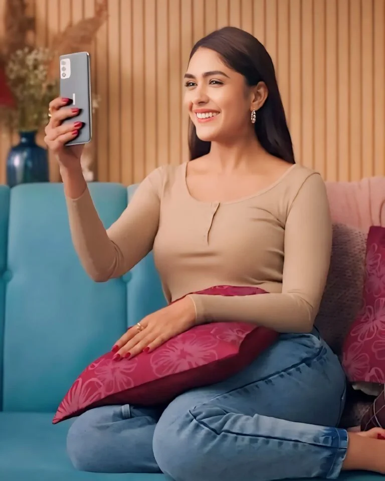 mrunal thakur hd images wallpaper