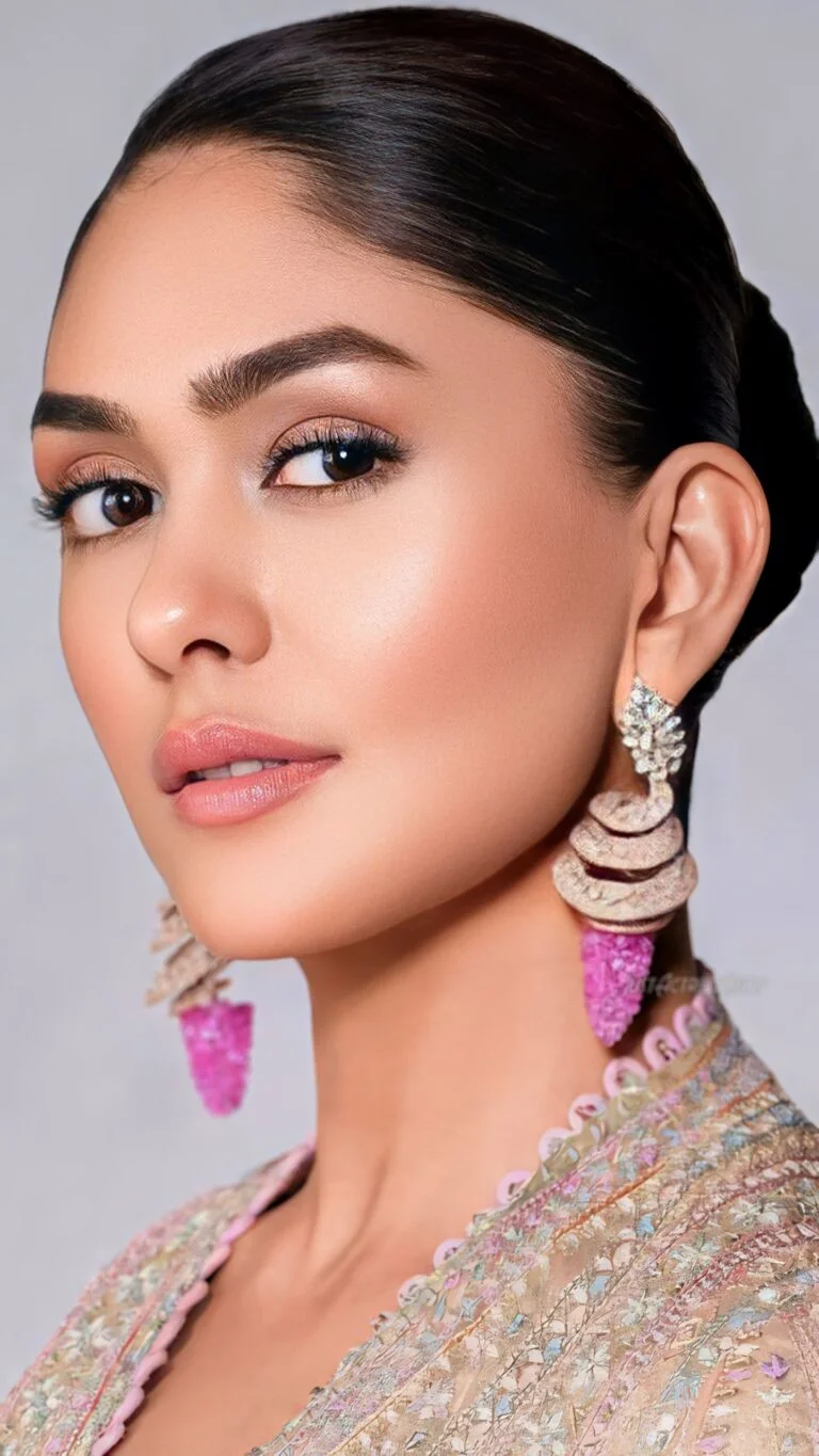 mrunal thakur images in beautiful new dress
