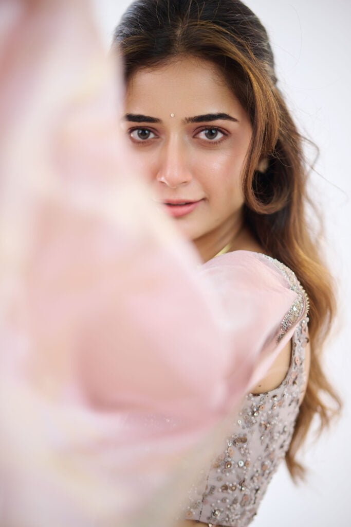 Hot Ashika Ranganath images in pink