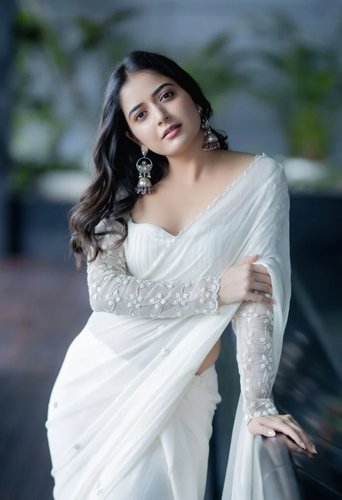Hot Ashika Ranganath images in White Sharee
