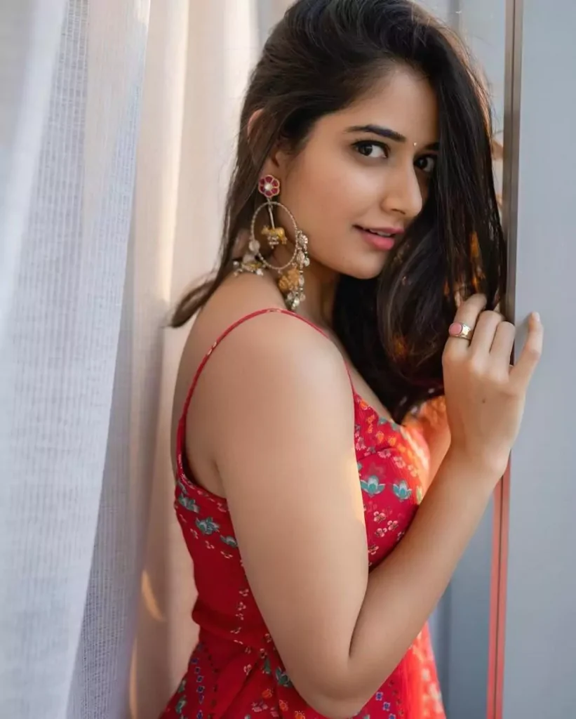 Looking hot very hot Ashika Ranganath 2