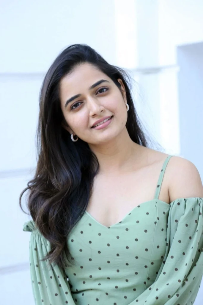 very cute face very Ashika Ranganath images