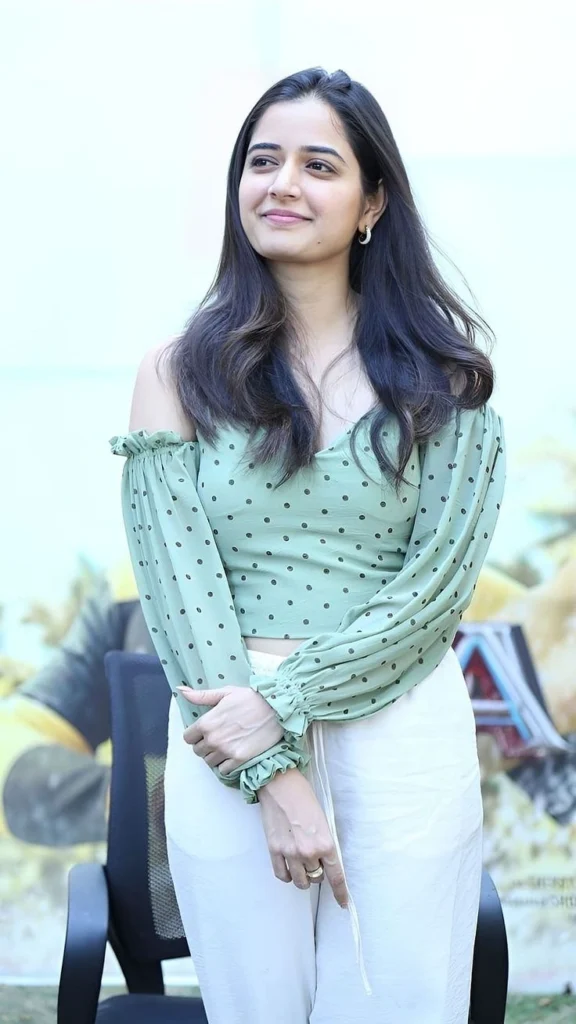 very cute face very Ashika Ranganath images 2